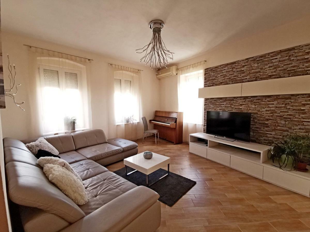 Golden View Appartement Rijeka Buitenkant foto