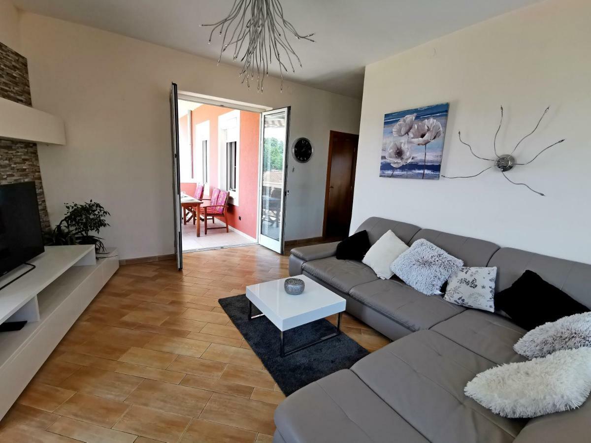 Golden View Appartement Rijeka Buitenkant foto